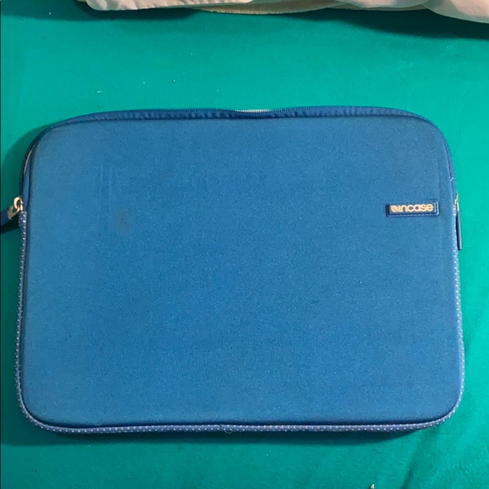 Blue Incase laptop sleeve MacBook 13” - Picture 1 of 6